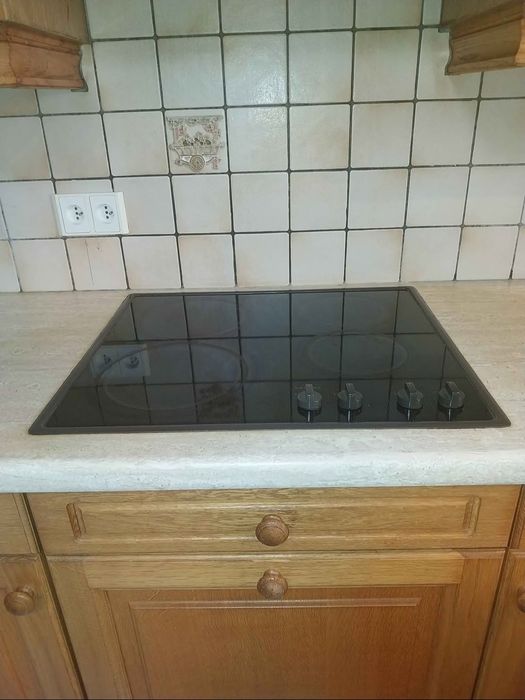 Ъглова дъбова кухня с уреди