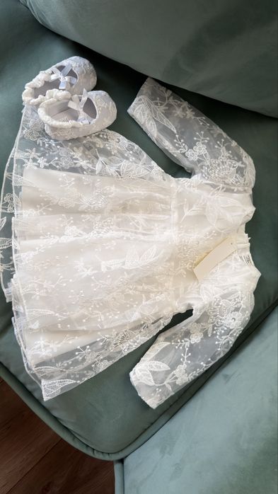 Чисто нова бяла рокля и пантофки