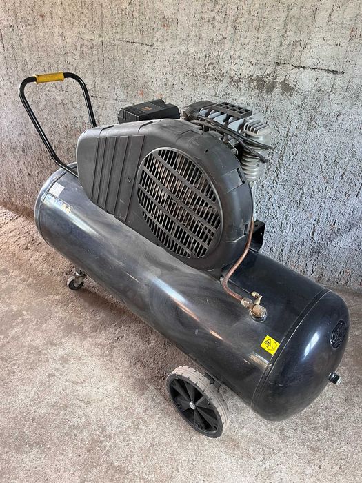 Compresor Profesional Stanley FatMax B400/10/200: 200L-10bari-390L/min