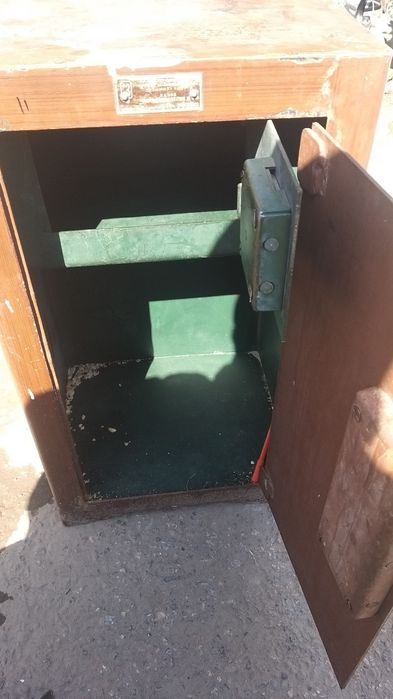 Продам сейф сделан в Москве в 1939г