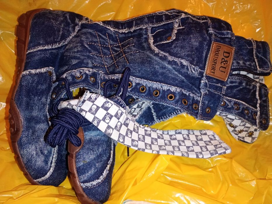 ghete lungi noi, nepurtate, material: blugi / jeans / denim cu siret frontal si fermoar partea interioara, culoare: negru / bleumarin, masura: 36 - 40