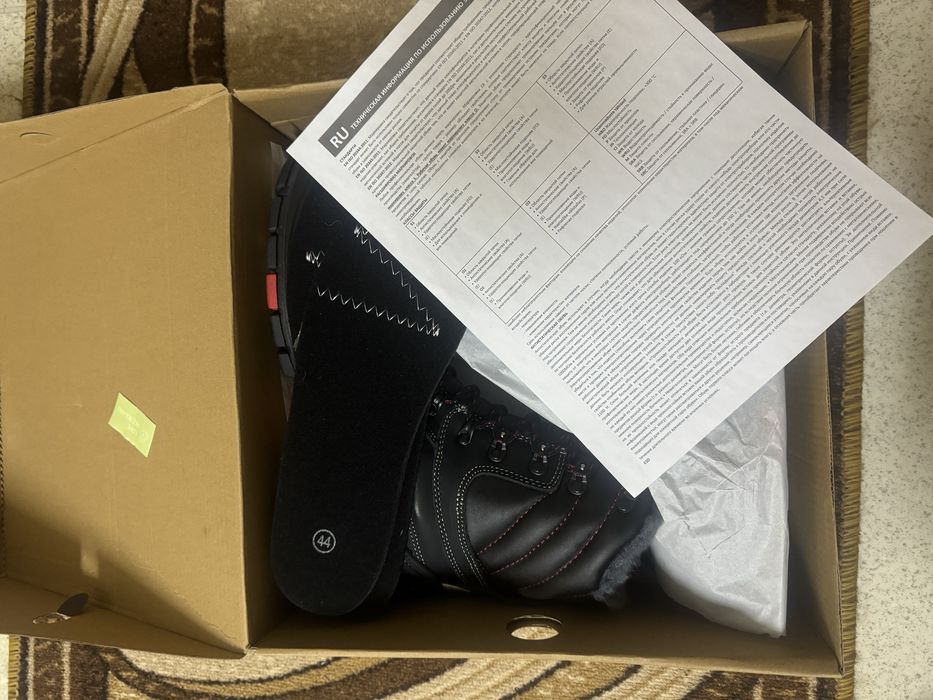 Продам зимнюю спец обувь 43 размера