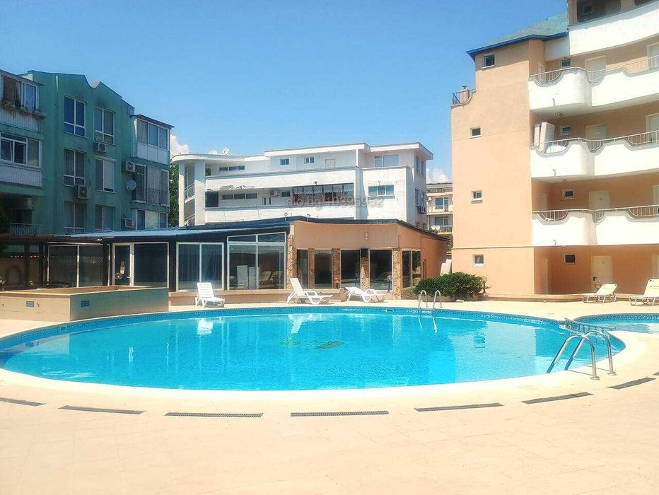 Отлично студио без такса поддръжка с хубав басейн, 200 метра от морето