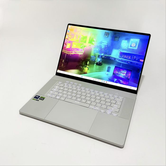 ASUS ROG Zephyrus G16/240Hz OLED 2.5K/Ultra 9 185H/RTX 4070/32GB DDR5/1TB