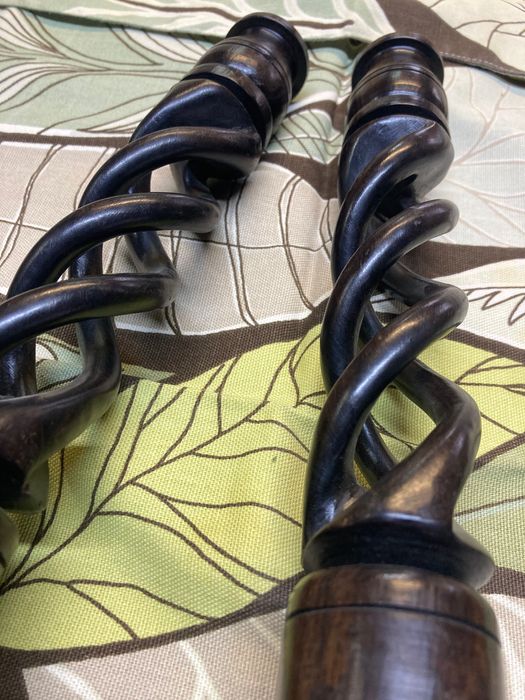 Свещник спирала масив