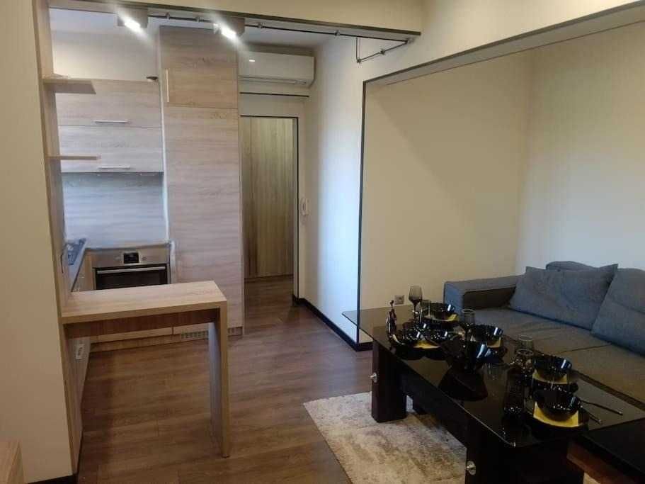 Дава се под наем Двустаен апартамент в София, Изток - 65 кв.м за 969 € - Снимка #2