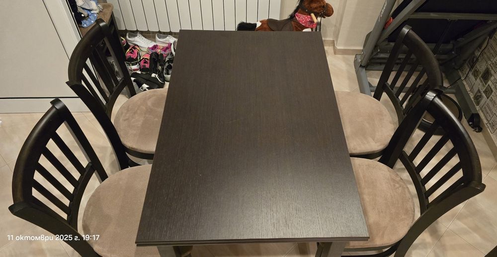 Трапезна маса със 4 стола в цвят венге