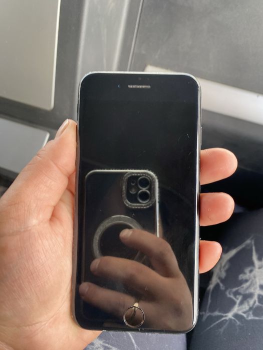 Продам iphone 7 акб 100 память 32/15000