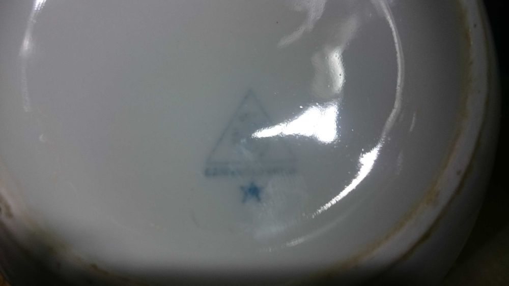 Чехословацкий заварочный чайник из белого фарфора на 1,5 литра