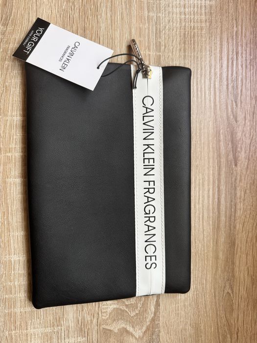 Нова CALVIN KLEIN Козметична чантичка