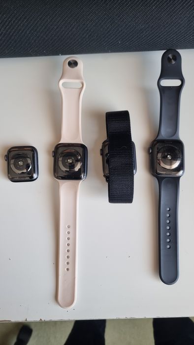 Lot 4 Apple watch serie 5 si 4 Piese de schimb
