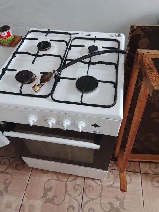 Продам газ плиту