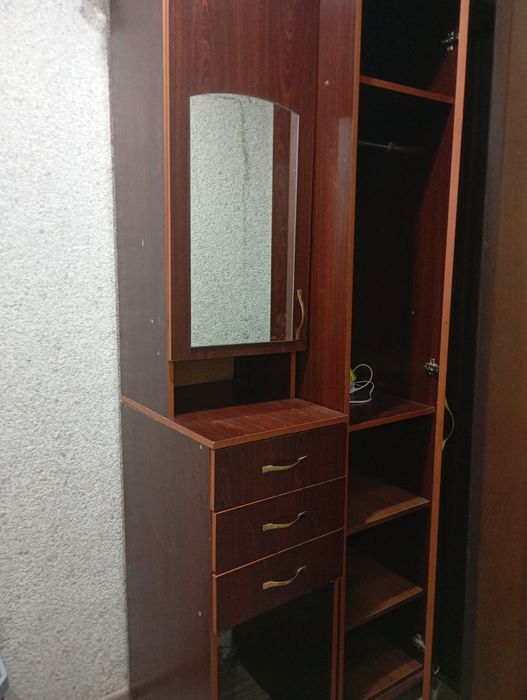 Продам 2 шкафчика недорого