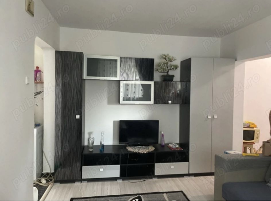Închiriez apartament 3 camere Trivale 1700