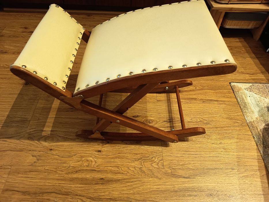 Ретро столче за крака