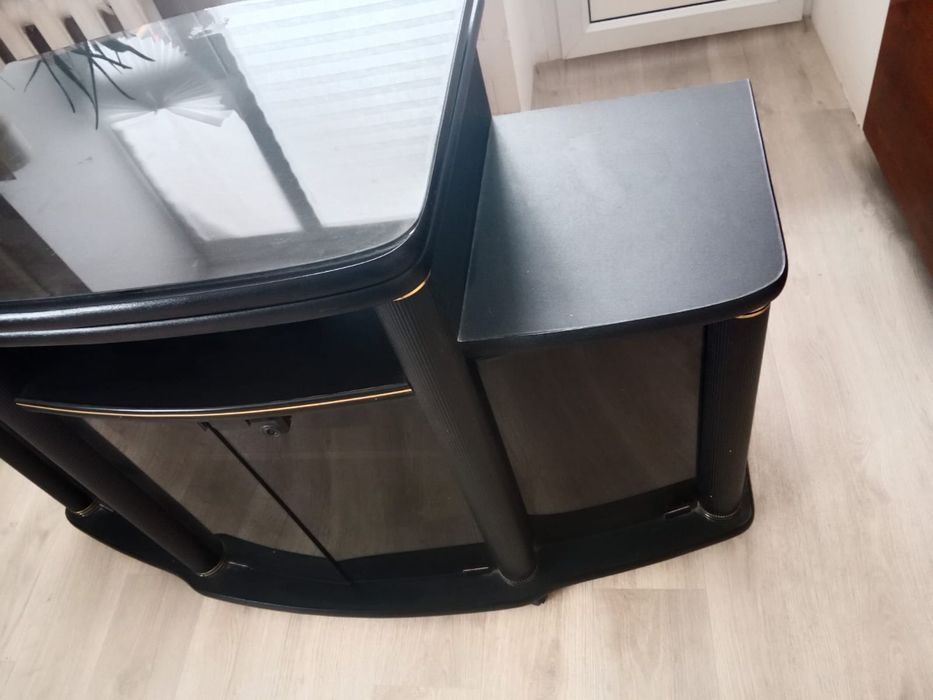 Продам тумбу под тв