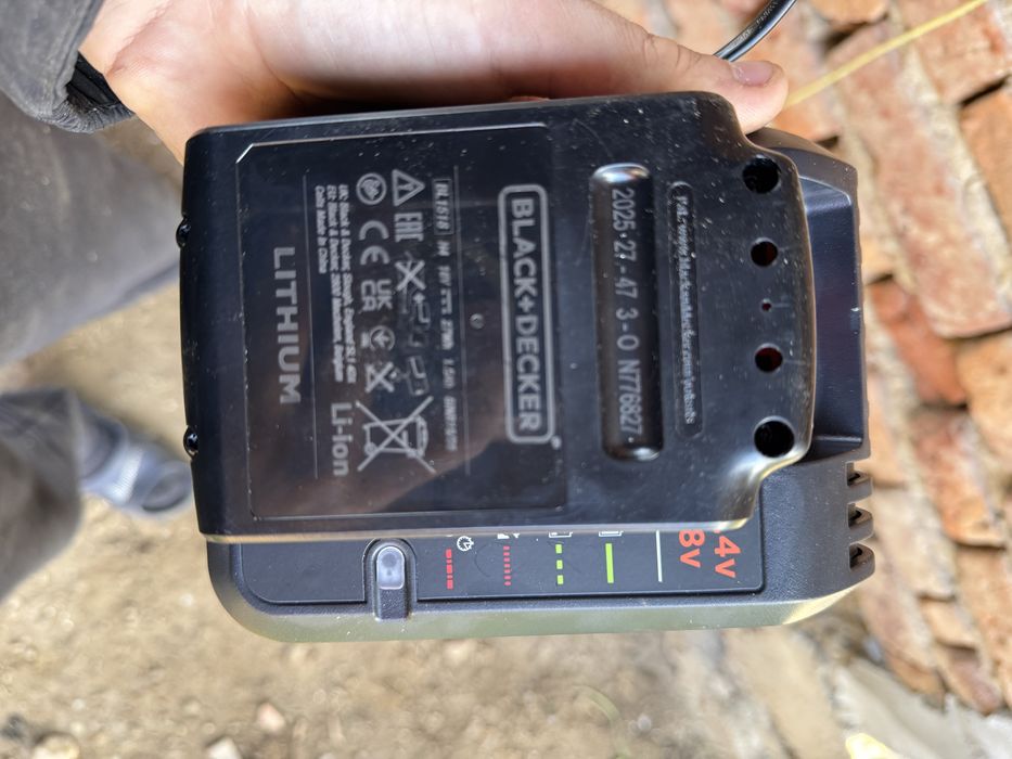 Vand incarcator + baterie black+decker