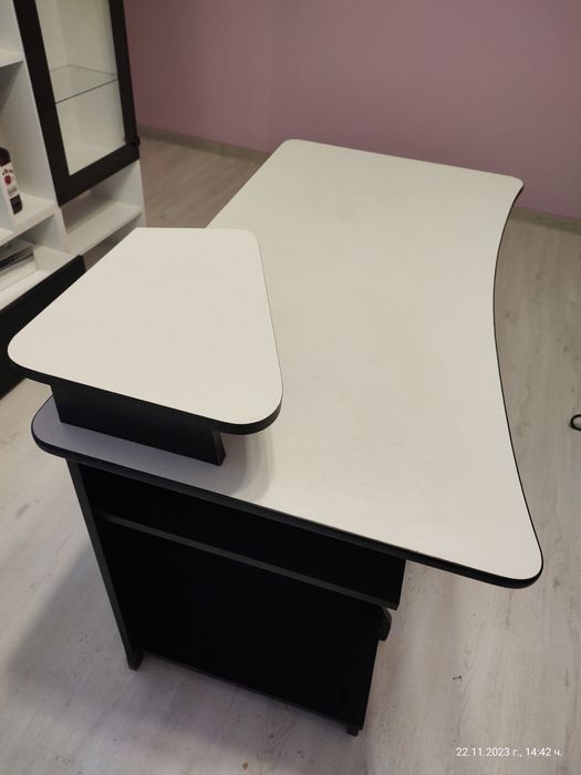 Офис бюро много запазено с леки външни забележки