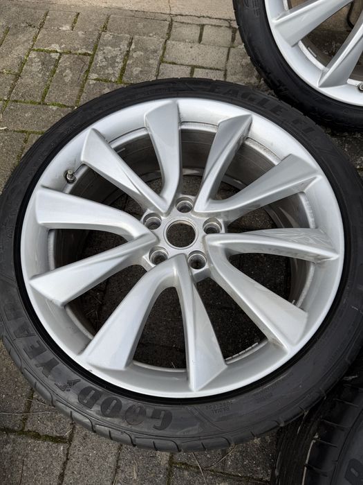 Jante 19” Tesla Model 3 -cauciucuri vara 235 40 R19 + senzori presiune