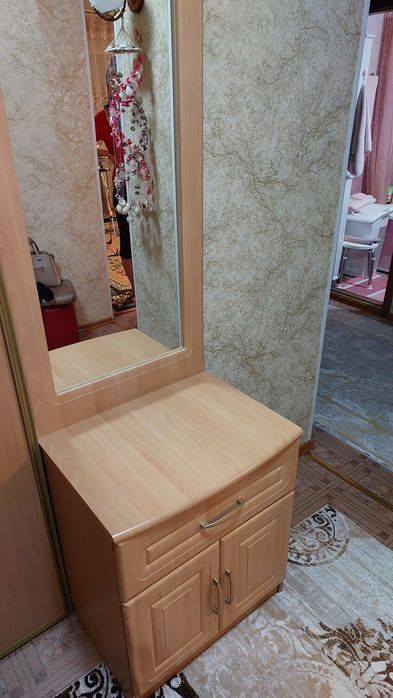 прихожка  продам   с зеркалом