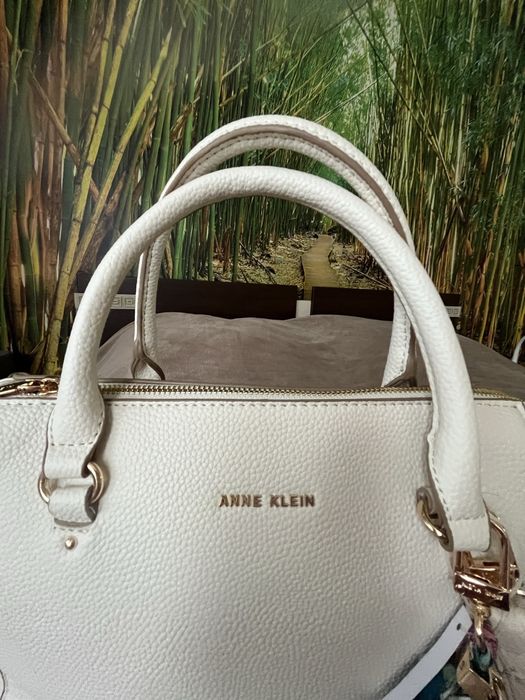 Нова чанта Anne Klein