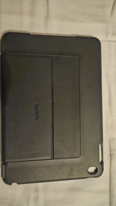 Клавиатурата с кълъф за iPad ,Air,Pro