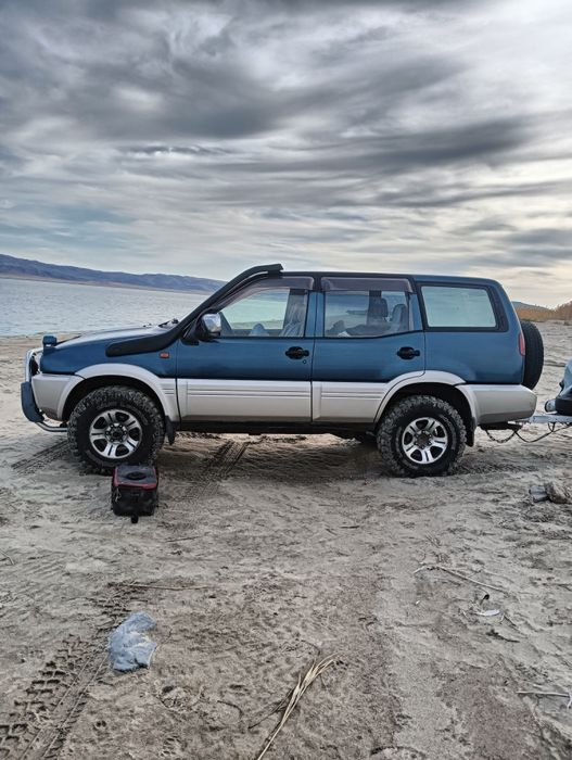 Nissan mistral 1995г