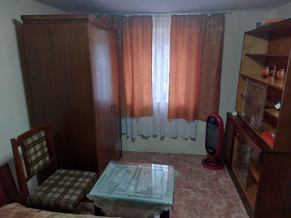 Vand casa in Anina mobilata 4 camere + garaj