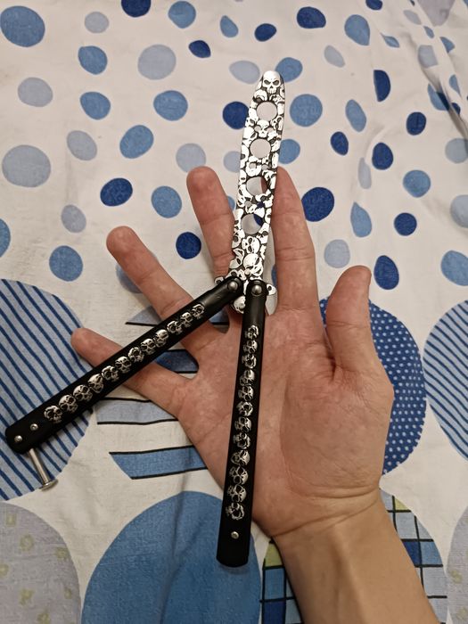 Игрушечный нож бабочка