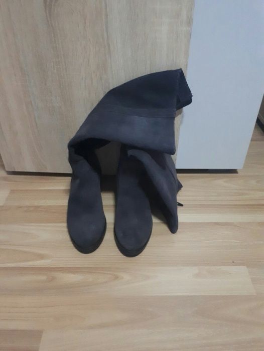 Vând cizme de damă din piele întoarsă