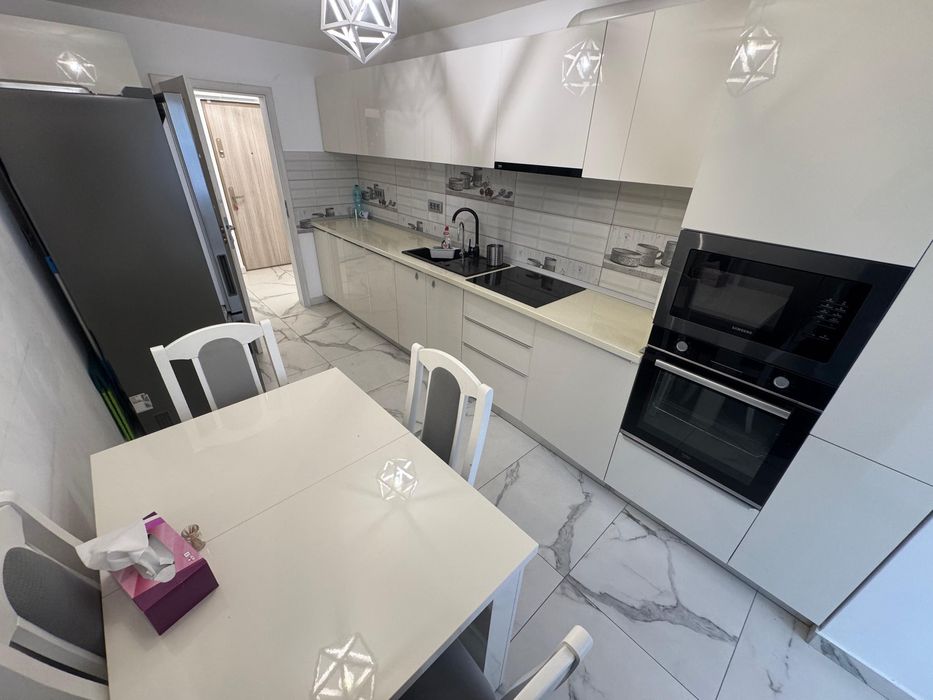 Vând apartament zona Gara Constanta