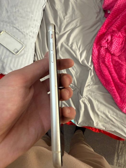 iPhone  11 128г коробки нет