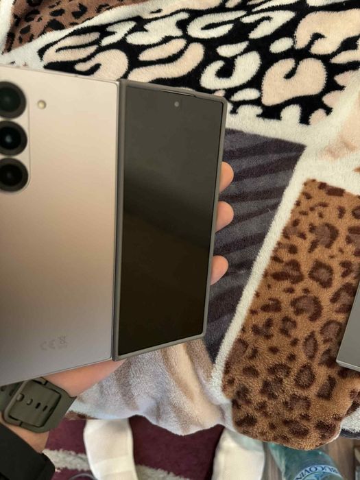 Vand samsung galaxy fold 6 256 gb , silver shadow