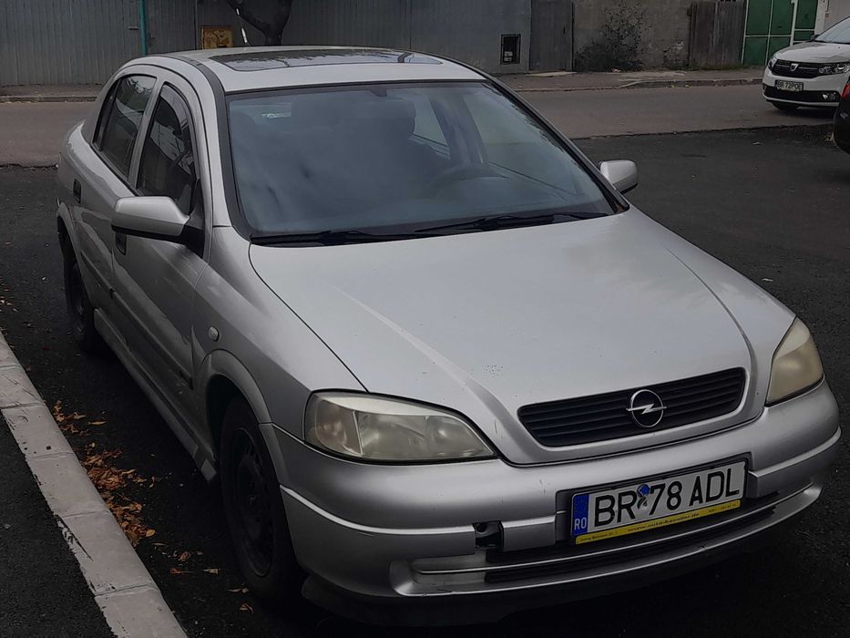 Vand autoturism Opel astra 1,6 benzina 2004