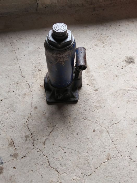 Домкрат сатылады