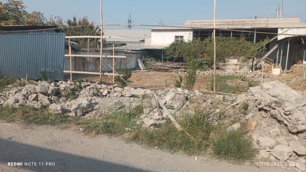 Yer sotiladi laylak maxallada