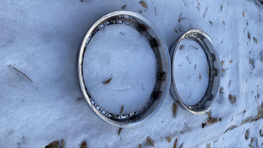 Пара полок для дисков r19