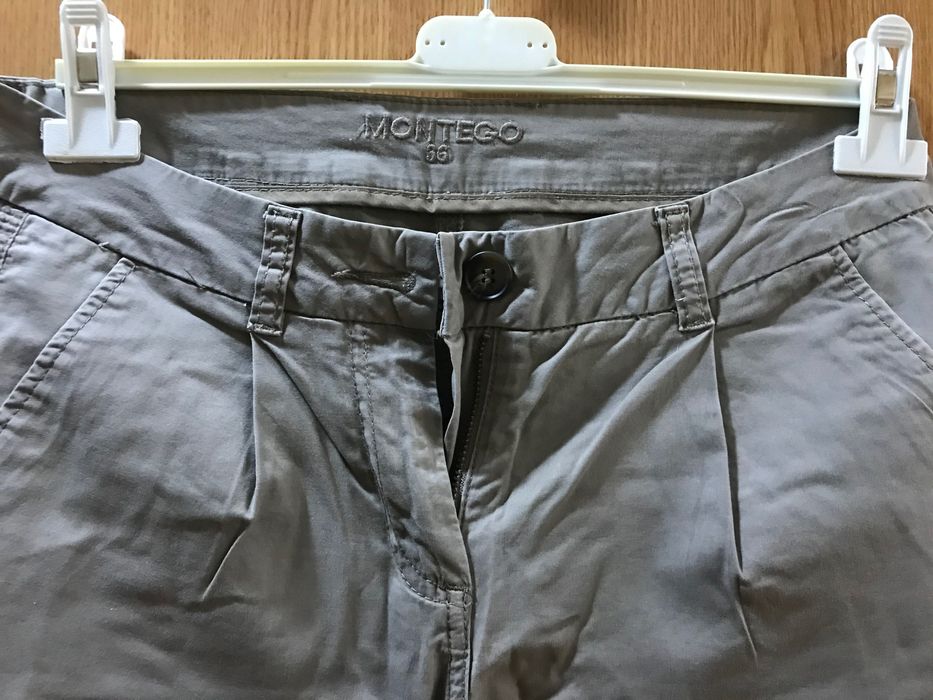 Pantaloni gri-khaki ca noi