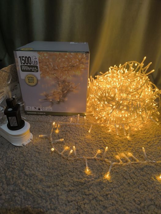 Instalație cu lumină caldă (1500 led-uri - 30 m)