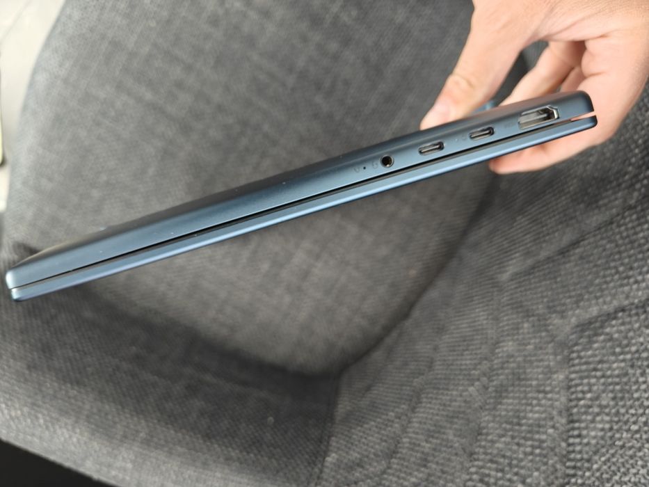 Lenovo cu OLED, 32gb DDR5, ryzen 7, video 4gb,  ultrabook ca NOU