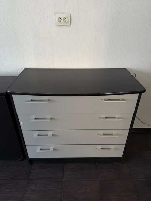 Комод в спальню либо прихожую