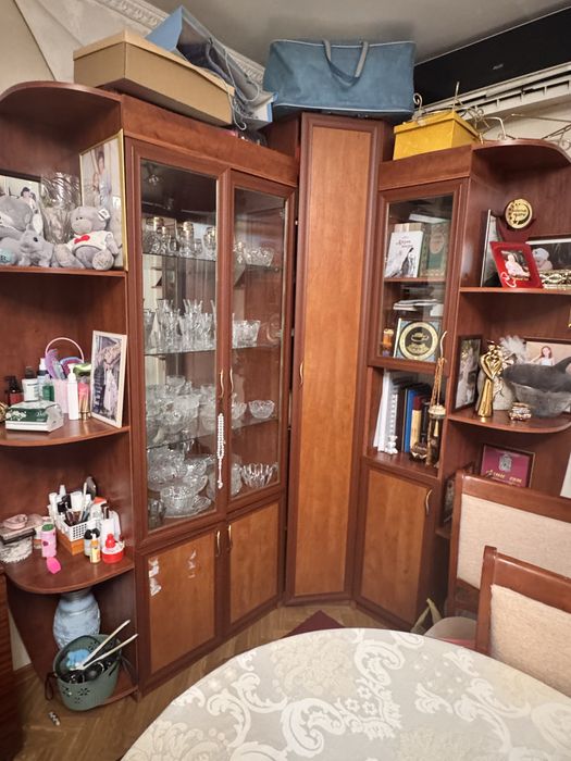 Шкаф и столы со стульями