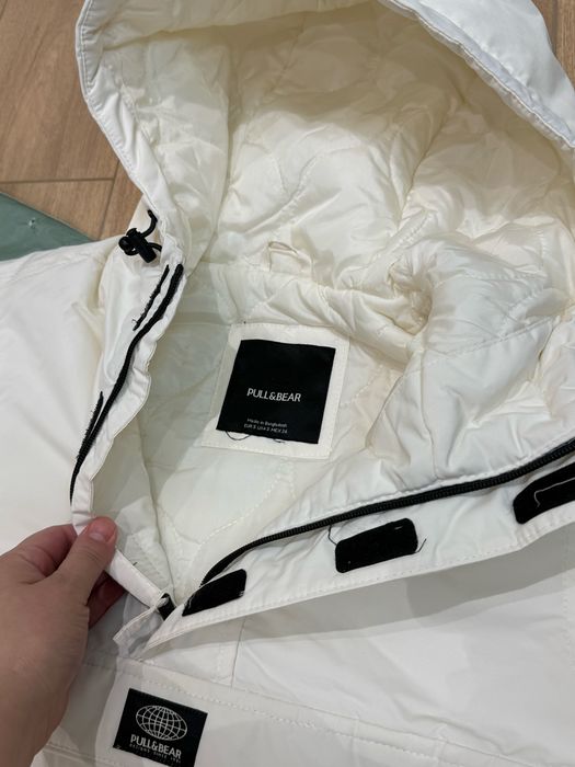 Продам белую куртку худи (кенгуру) Pull&Bear