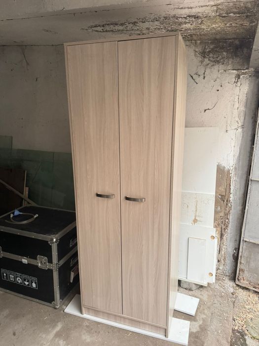 Продам шкаф двухдверный