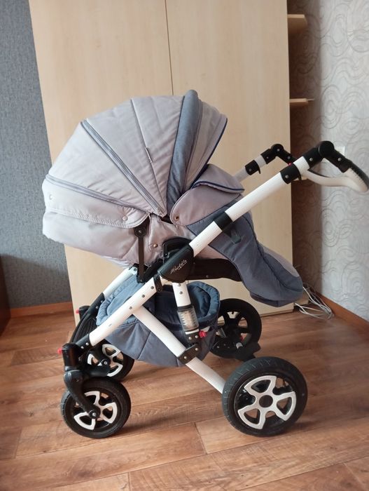 Продам коляску 2 в 1