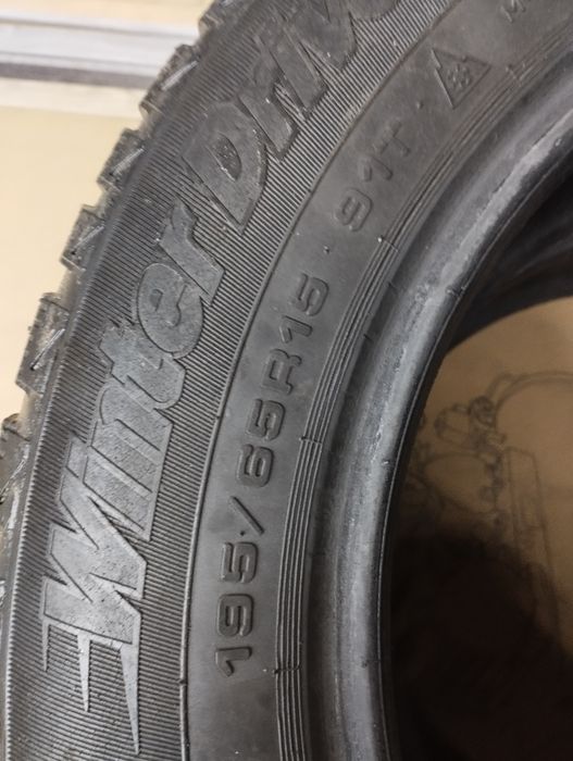 Продам 2 шины на 15 под камеры