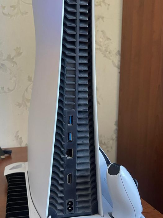 Продам PS5 FAT, с играми