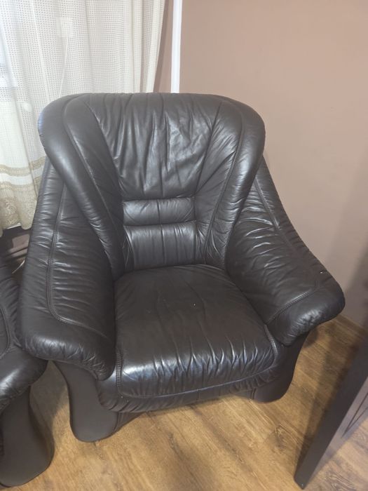 Canapea de piele cu două fotolii