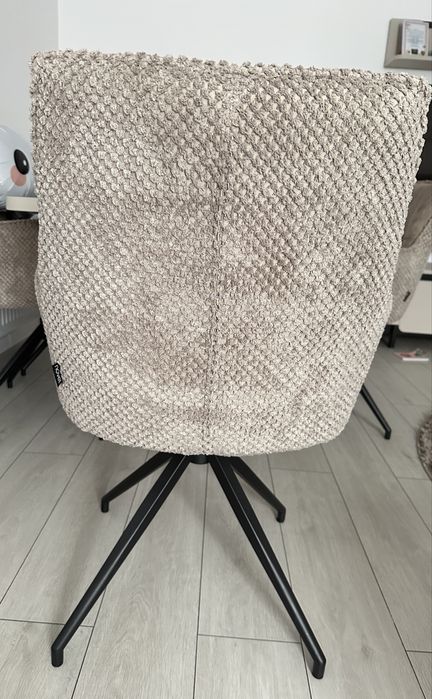 Vand 6 scaune rotative, ca noi