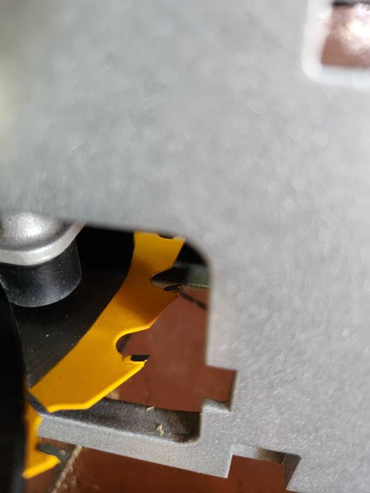 Акумулаторен ръчен циркуляр DeWALT DCS391, 18 V,  без батерия и заряднo
